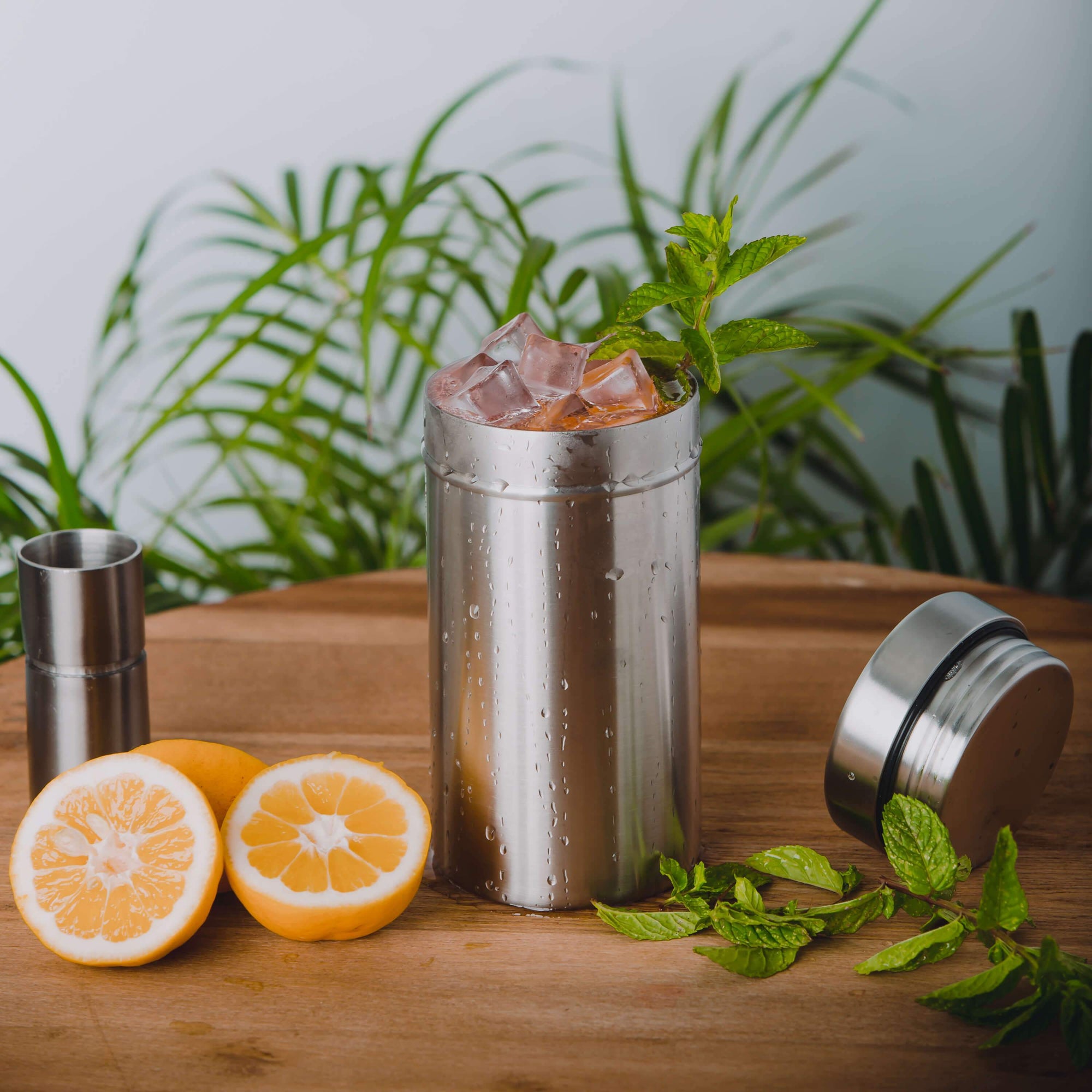 The Highball Tumbler easiliy converts into a stainless steel highball tumbler. 